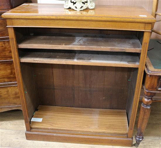 An Edwardian golden oak open bookcase, W.3ft